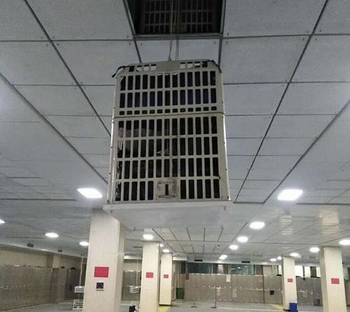 更衣叼嘿视频免费看